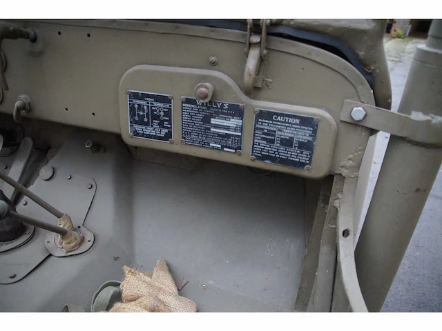 Willys - mb - legervoertuig - 1944 - afbeelding 3 van  12