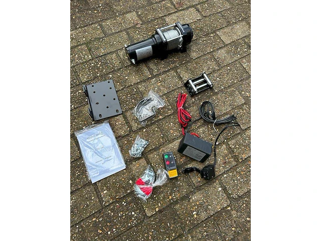 Winch 4000 lbs nieuw - afbeelding 1 van  1