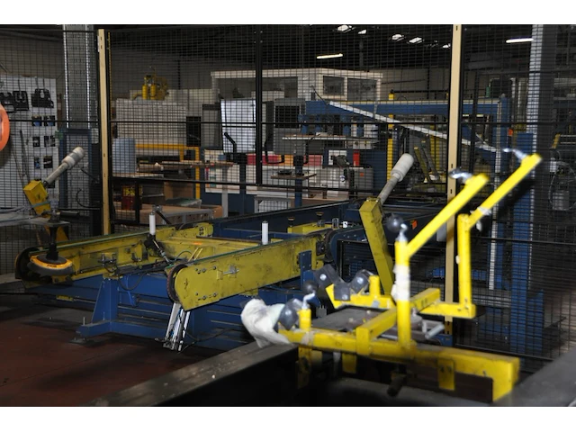 Windshield volvo finishing - afbeelding 18 van  19