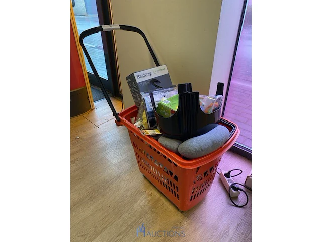 Winkelmand met inhoud - afbeelding 1 van  4