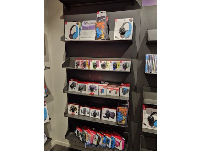 Winkelvoorraad en inrichting game mania antwerpen - afbeelding 4 van  513