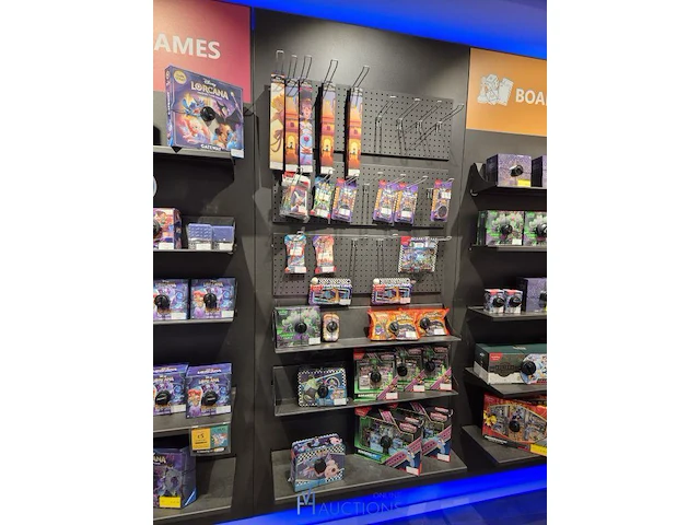 Winkelvoorraad en inrichting game mania antwerpen - afbeelding 46 van  513