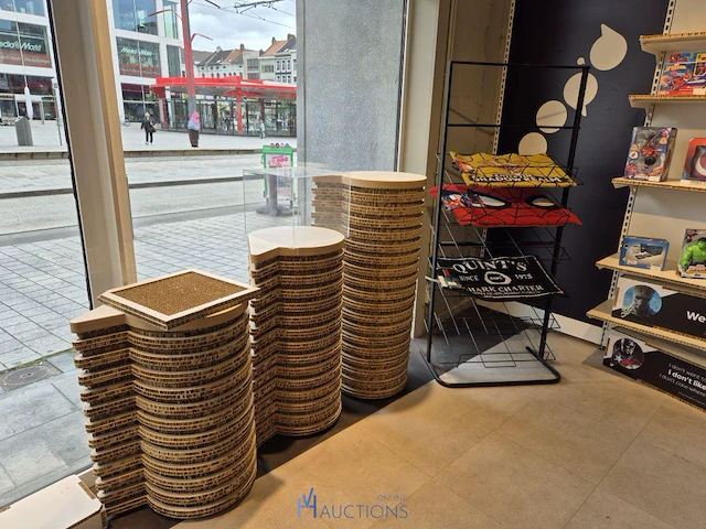 Winkelvoorraad en inrichting game mania antwerpen - afbeelding 65 van  513