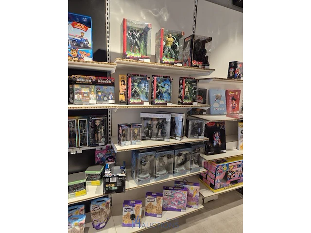 Winkelvoorraad en inrichting game mania antwerpen - afbeelding 111 van  513