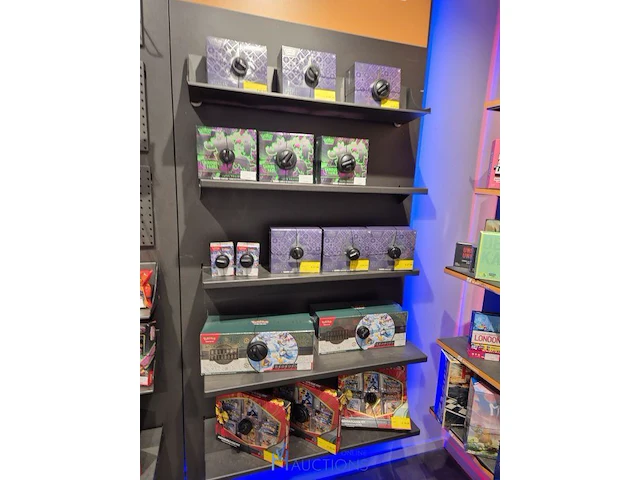 Winkelvoorraad en inrichting game mania antwerpen - afbeelding 146 van  513