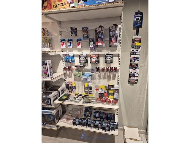 Winkelvoorraad en inrichting game mania antwerpen - afbeelding 230 van  513