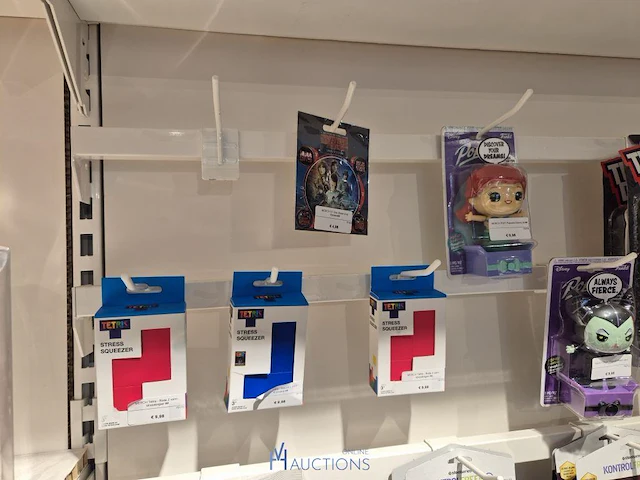 Winkelvoorraad en inrichting game mania antwerpen - afbeelding 232 van  513