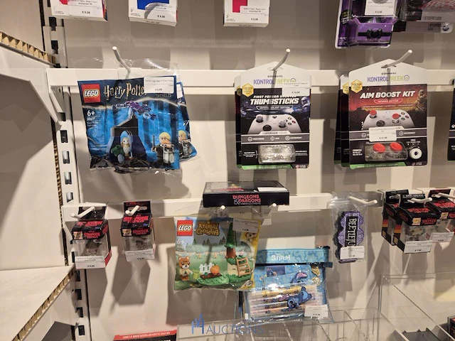Winkelvoorraad en inrichting game mania antwerpen - afbeelding 234 van  513