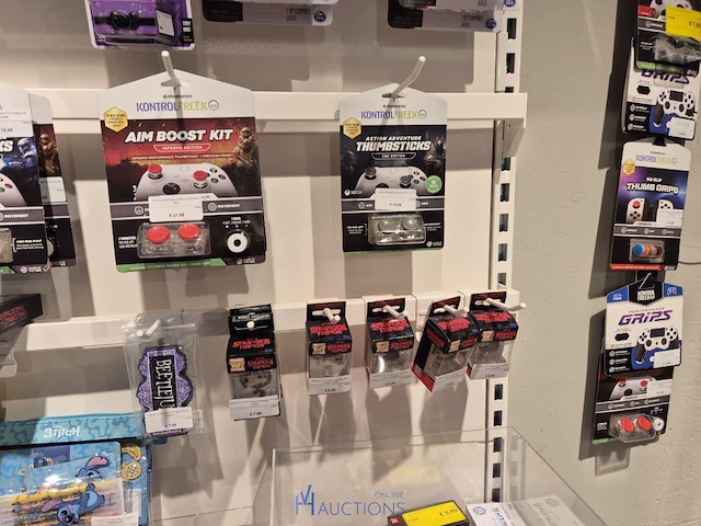 Winkelvoorraad en inrichting game mania antwerpen - afbeelding 236 van  513