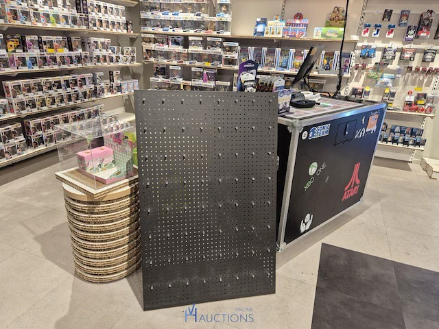 Winkelvoorraad en inrichting game mania antwerpen - afbeelding 241 van  513