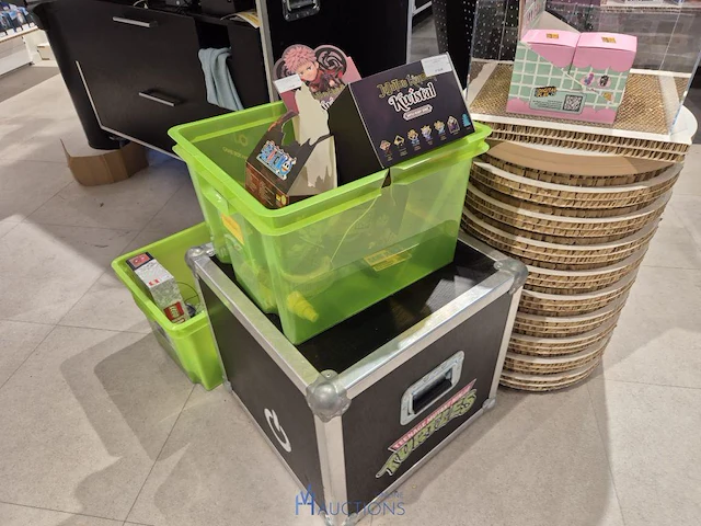 Winkelvoorraad en inrichting game mania antwerpen - afbeelding 243 van  513