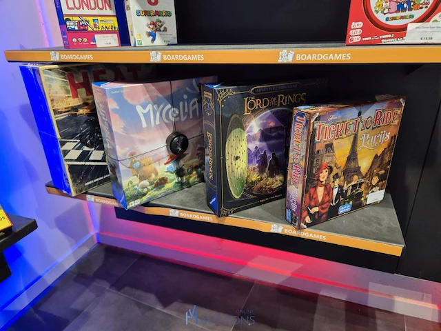 Winkelvoorraad en inrichting game mania antwerpen - afbeelding 246 van  513