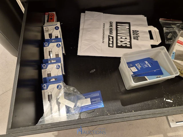 Winkelvoorraad en inrichting game mania antwerpen - afbeelding 258 van  513