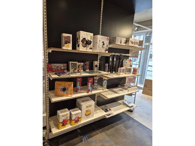 Winkelvoorraad en inrichting game mania antwerpen - afbeelding 297 van  513