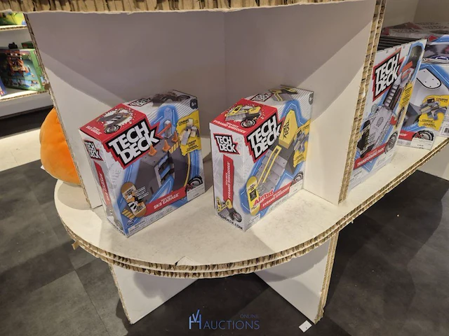Winkelvoorraad en inrichting game mania antwerpen - afbeelding 354 van  513