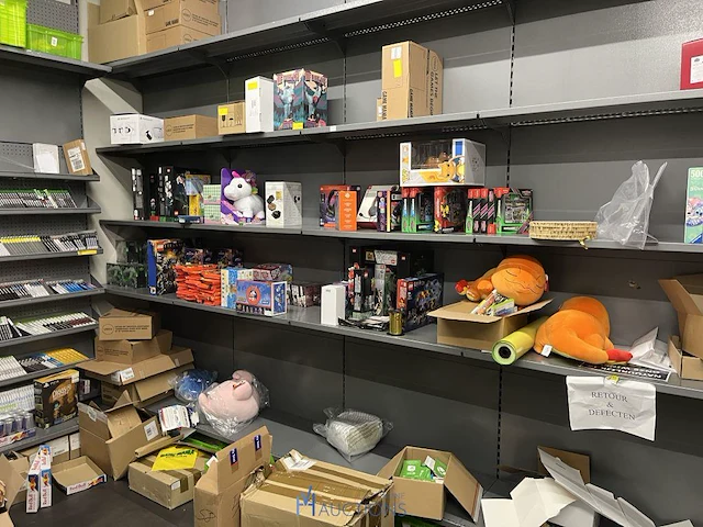 Winkelvoorraad en inrichting game mania antwerpen - afbeelding 396 van  513