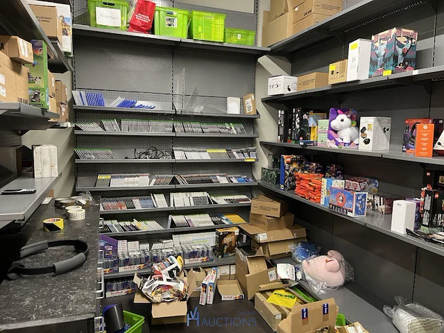 Winkelvoorraad en inrichting game mania antwerpen - afbeelding 397 van  513