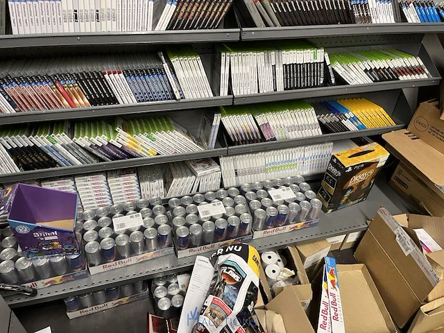Winkelvoorraad en inrichting game mania antwerpen - afbeelding 410 van  513