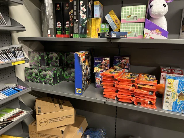 Winkelvoorraad en inrichting game mania antwerpen - afbeelding 418 van  513