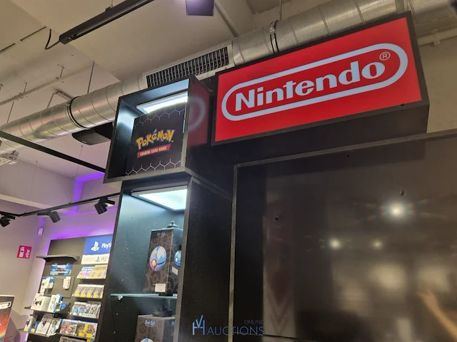 Winkelvoorraad en inrichting game mania antwerpen - afbeelding 474 van  513