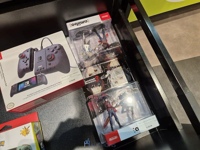Winkelvoorraad en inrichting game mania antwerpen - afbeelding 485 van  513