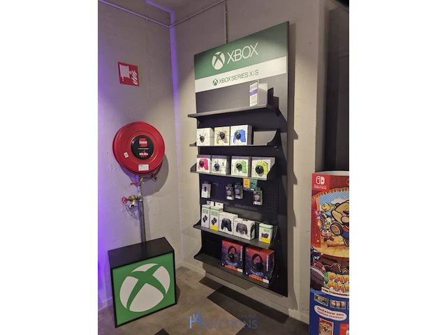 Winkelvoorraad en inrichting game mania antwerpen - afbeelding 488 van  513