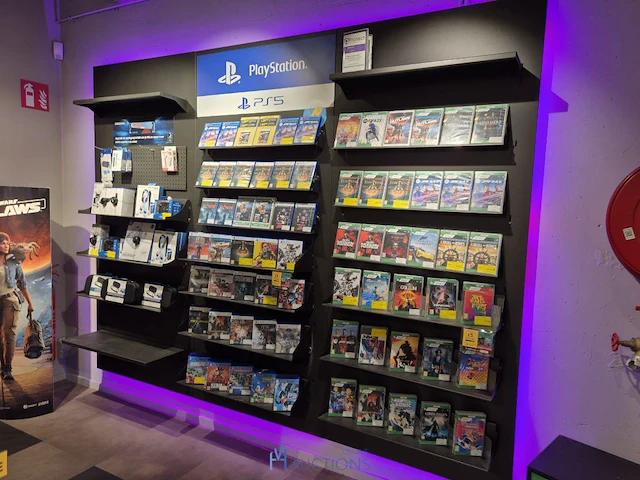 Winkelvoorraad en inrichting game mania antwerpen - afbeelding 497 van  513