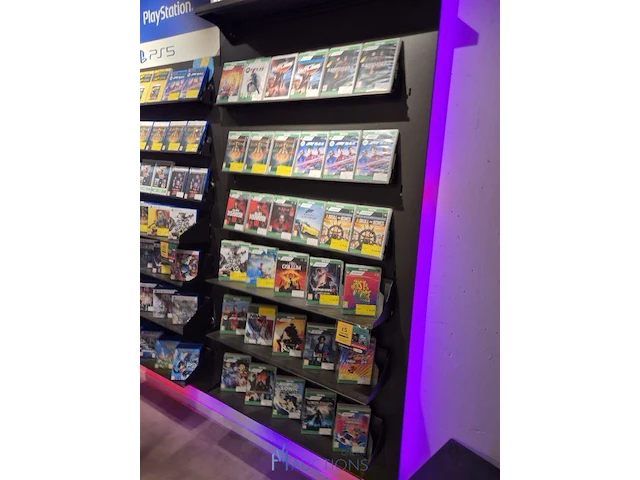Winkelvoorraad en inrichting game mania antwerpen - afbeelding 498 van  513