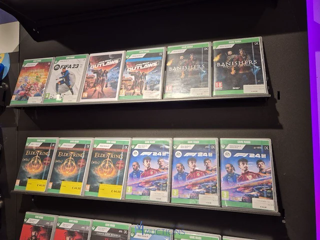 Winkelvoorraad en inrichting game mania antwerpen - afbeelding 499 van  513