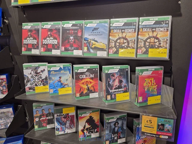 Winkelvoorraad en inrichting game mania antwerpen - afbeelding 500 van  513