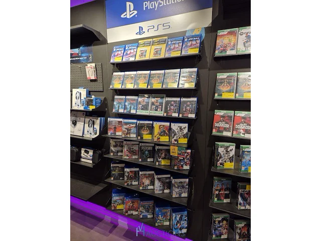 Winkelvoorraad en inrichting game mania antwerpen - afbeelding 502 van  513