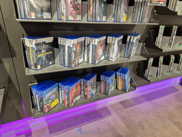 Winkelvoorraad en inrichting game mania antwerpen - afbeelding 505 van  513