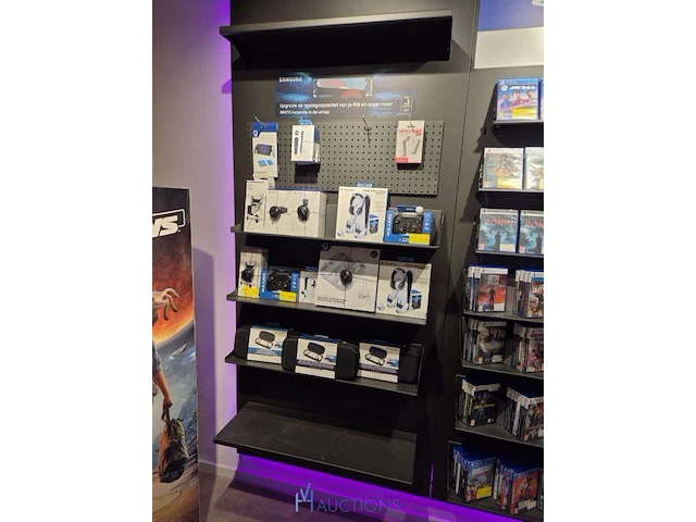 Winkelvoorraad en inrichting game mania antwerpen - afbeelding 506 van  513