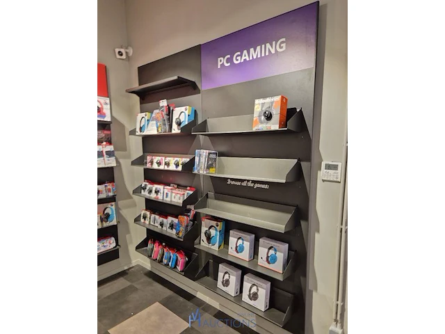 Winkelvoorraad en inrichting game mania antwerpen - afbeelding 511 van  513