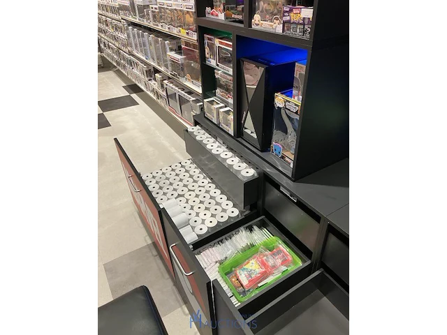 Winkelvoorraad en inrichting game mania genk - afbeelding 10 van  98