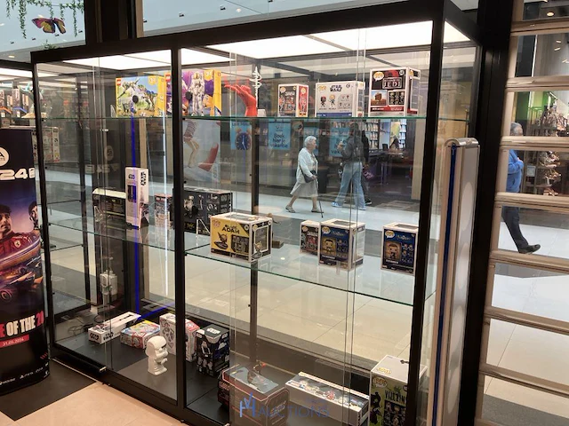 Winkelvoorraad en inrichting game mania genk - afbeelding 16 van  98