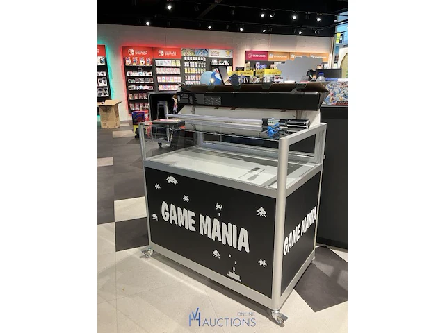 Winkelvoorraad en inrichting game mania genk - afbeelding 22 van  98