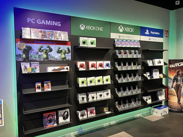 Winkelvoorraad en inrichting game mania genk - afbeelding 26 van  98