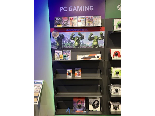 Winkelvoorraad en inrichting game mania genk - afbeelding 27 van  98