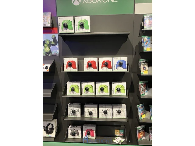 Winkelvoorraad en inrichting game mania genk - afbeelding 28 van  98