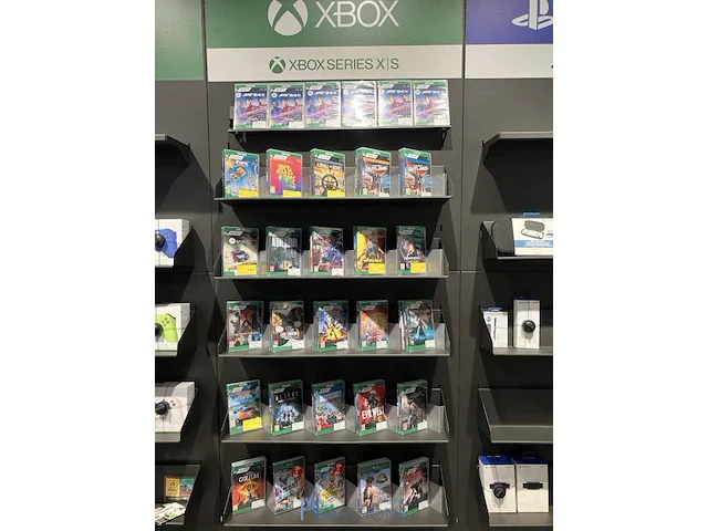 Winkelvoorraad en inrichting game mania genk - afbeelding 29 van  98