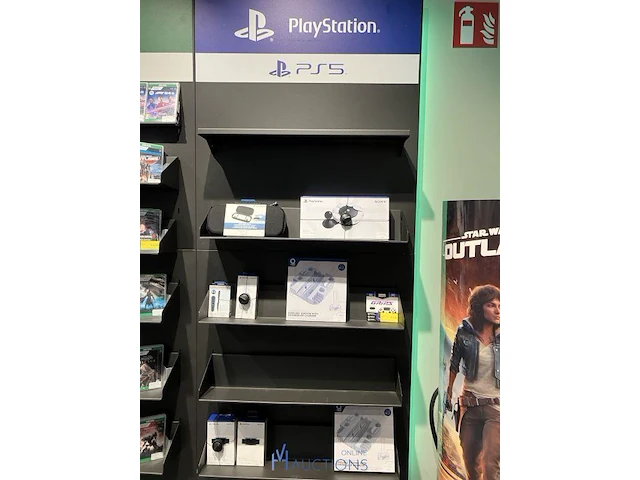 Winkelvoorraad en inrichting game mania genk - afbeelding 30 van  98