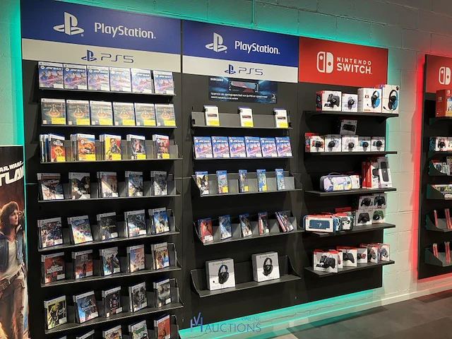 Winkelvoorraad en inrichting game mania genk - afbeelding 31 van  98
