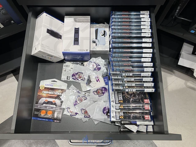 Winkelvoorraad en inrichting game mania genk - afbeelding 50 van  98