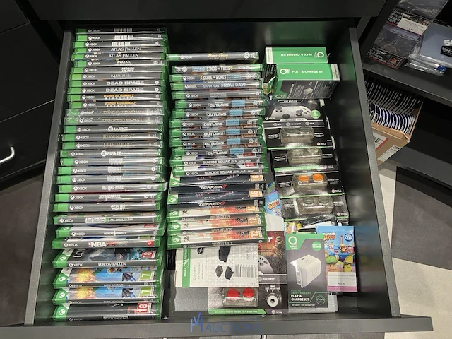 Winkelvoorraad en inrichting game mania genk - afbeelding 52 van  98