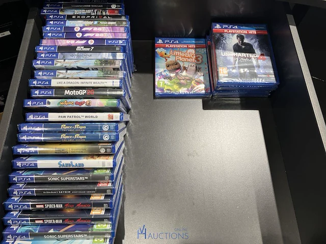 Winkelvoorraad en inrichting game mania genk - afbeelding 54 van  98