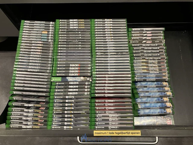 Winkelvoorraad en inrichting game mania genk - afbeelding 86 van  98