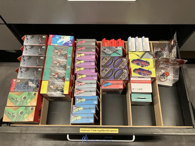 Winkelvoorraad en inrichting game mania genk - afbeelding 90 van  98