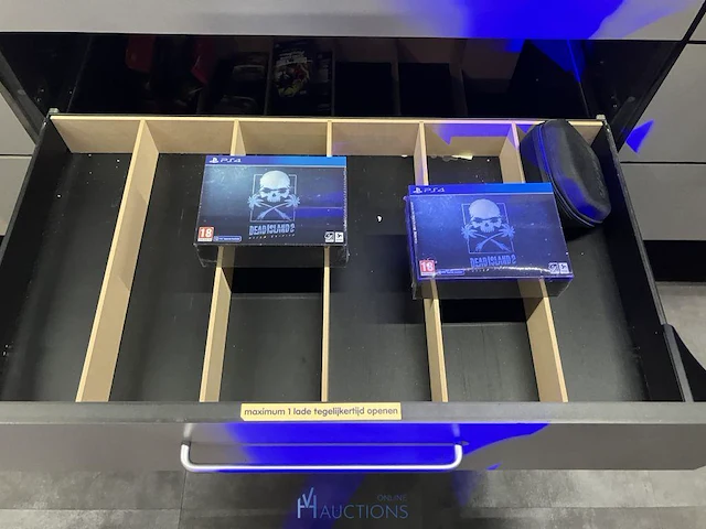 Winkelvoorraad en inrichting game mania genk - afbeelding 95 van  98