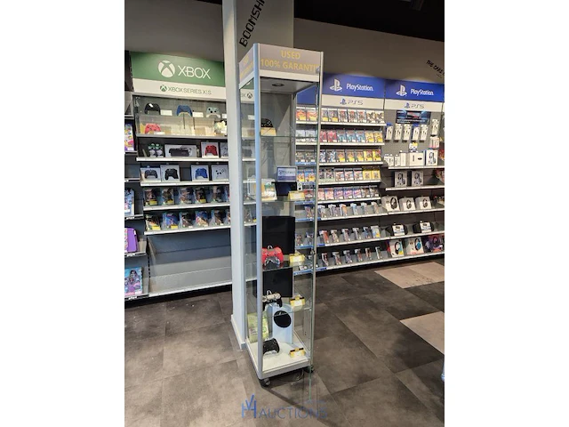 Winkelvoorraad en inrichting game mania kortrijk - afbeelding 10 van  328
